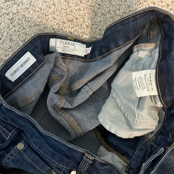 TORRID Tall Curvy Cuffed Skinny Blue Jeans Women's 12T Classic 5 pocket Denim - Picture 7 of 11